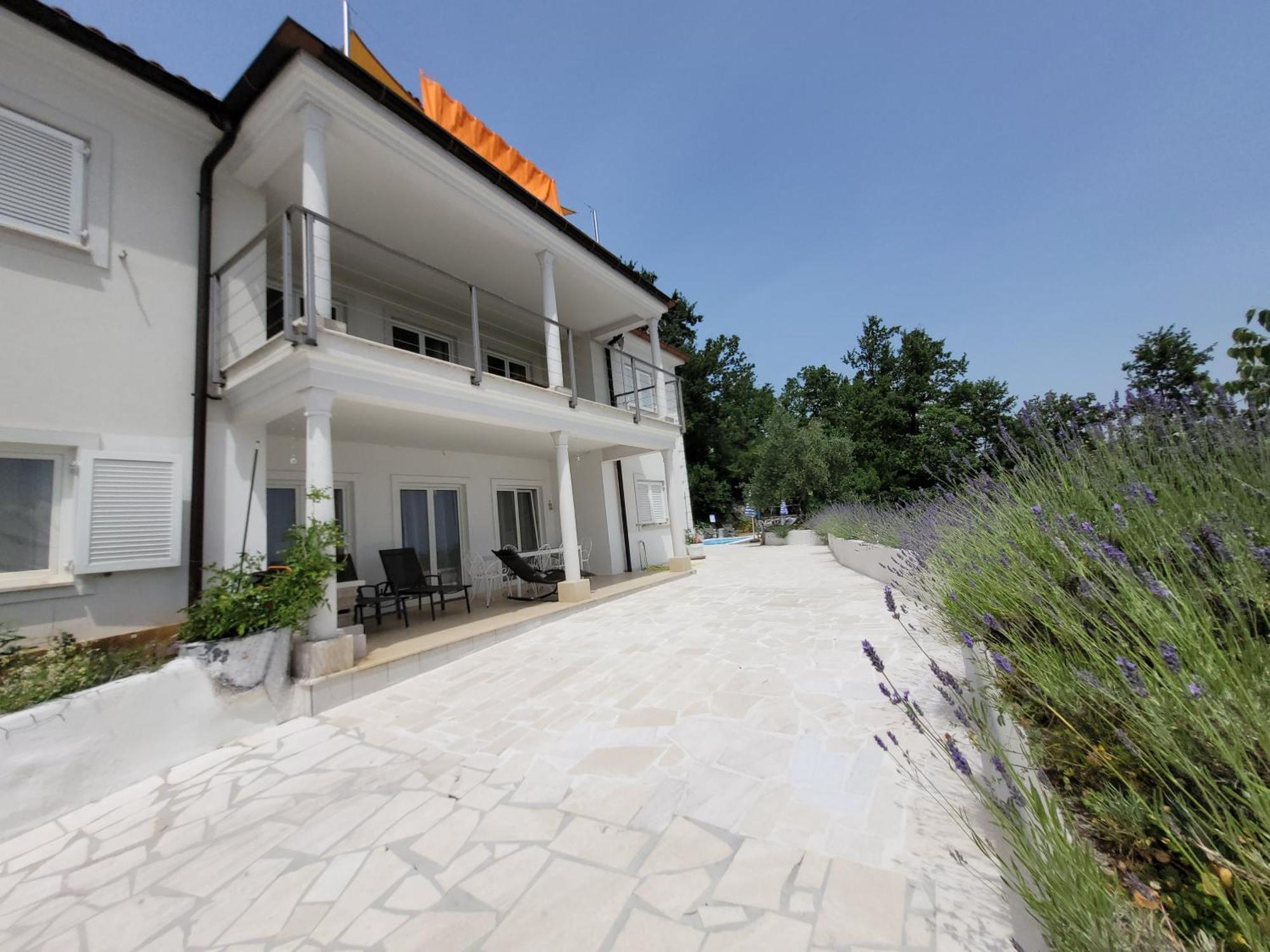 Apartments Chiara Mit Meerblick Und Pool Und Jacuzzi 洛夫兰 外观 照片